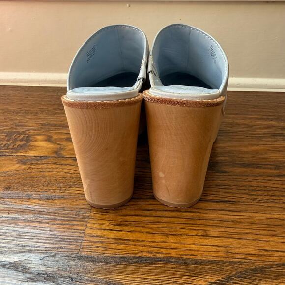 Antonio Melani x Kimberly Whitman Camellia Sky Blue Leather Clogs Size 7M - Picture 5 of 9